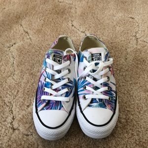 Never worn Converse all star